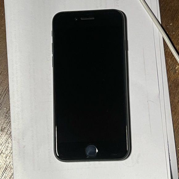 iphone SE w button.works perfectly fine still.camera quality isn’t all that good